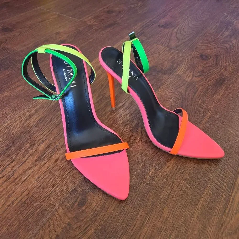 NWOT Simmi Estafaniaa Heels